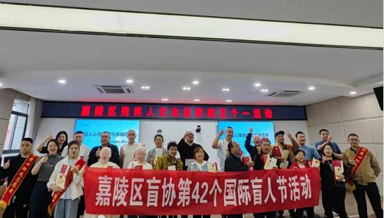 ��������չ2025�ꡰ����ä�˽ڡ��߲м����Ļ� ����ͥ�����һ���